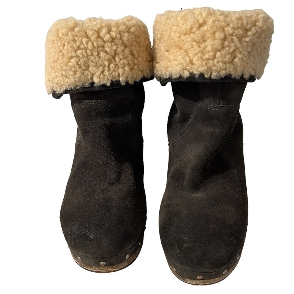 {UGG} Gray Suede Lynnea Boots